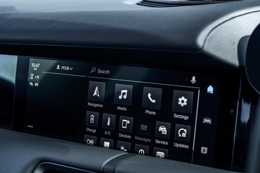 Детали интерьера Porsche Taycan Turbo 2020 года  (UK) (фото 33 из 40)
